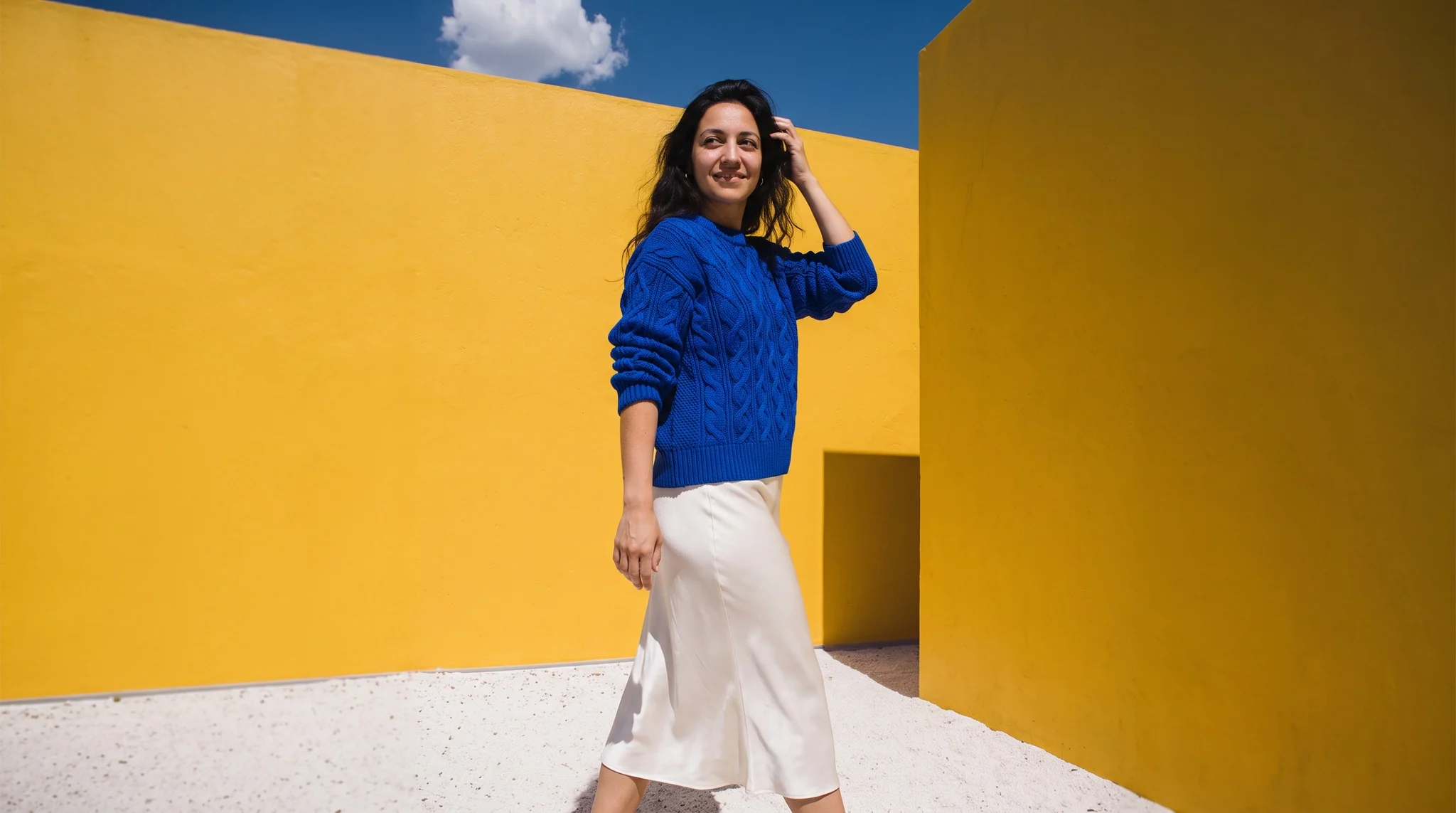 Chelfy-directed cobalt knit fashion image